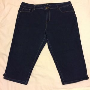 NWOT Women's Dark Wash Jeans